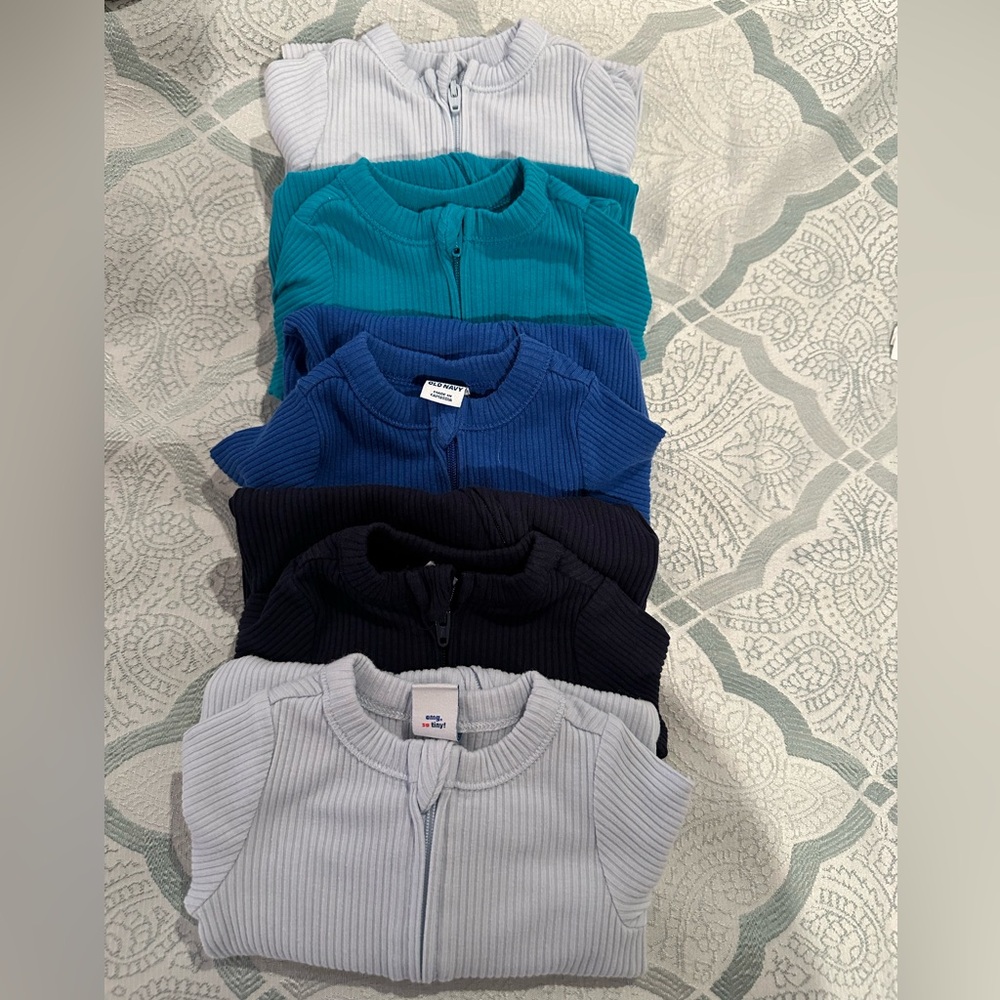 Old Navy Bundle of Sleep and Play, 2 way zipper, 0-3 months